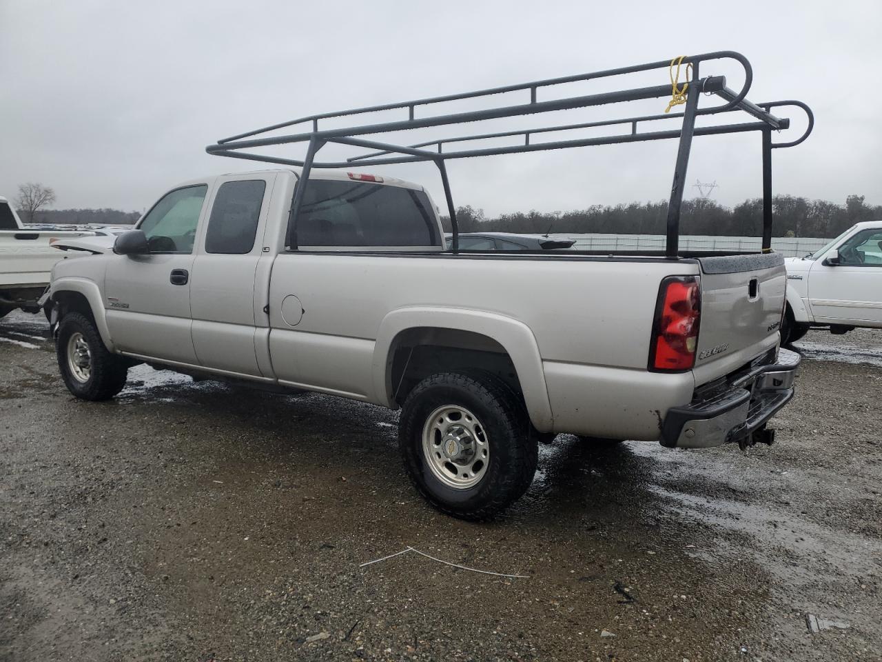 2005 Chevrolet Silverado - Image 2