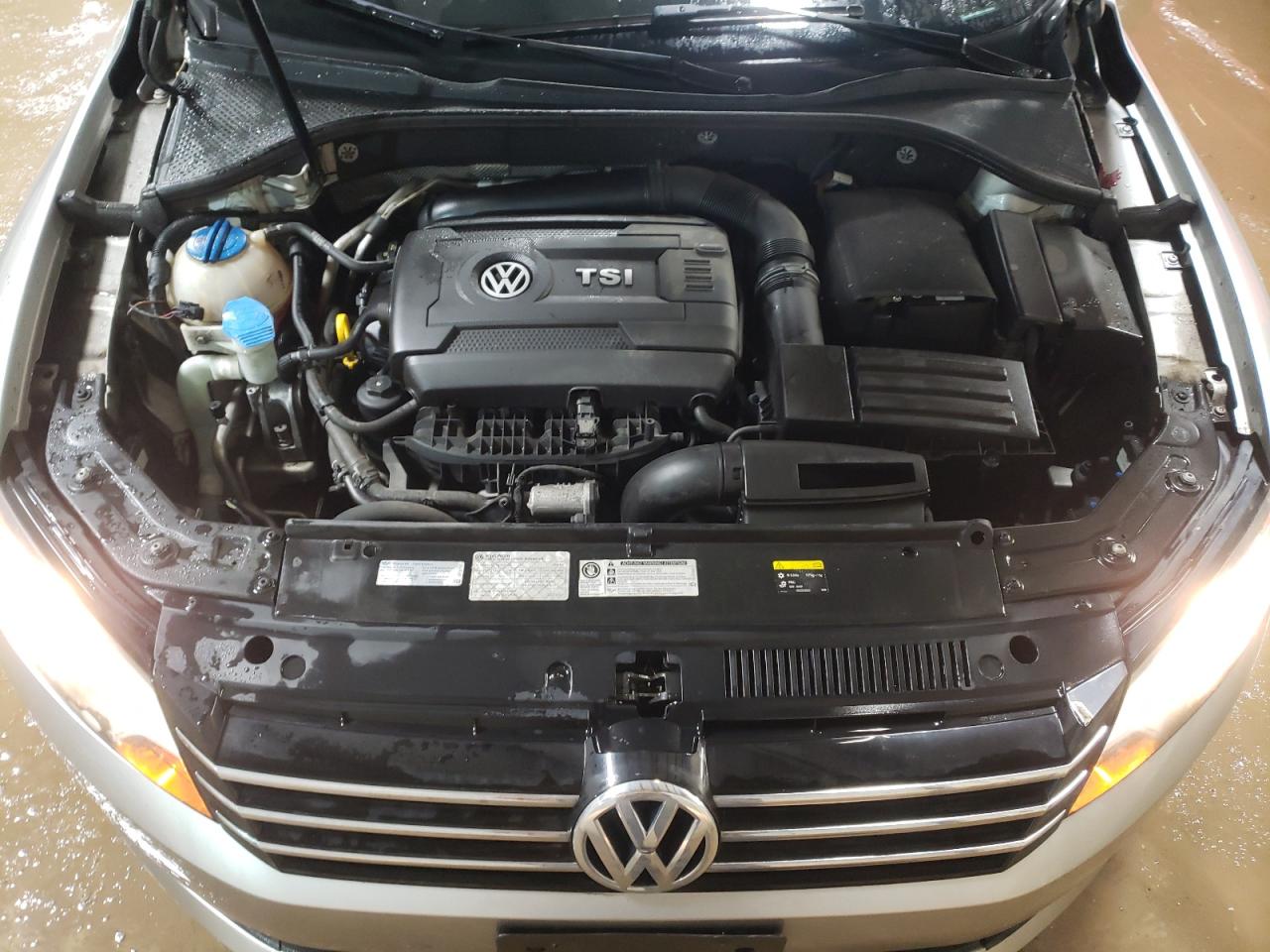 2014 Volkswagen Passat - Image 11