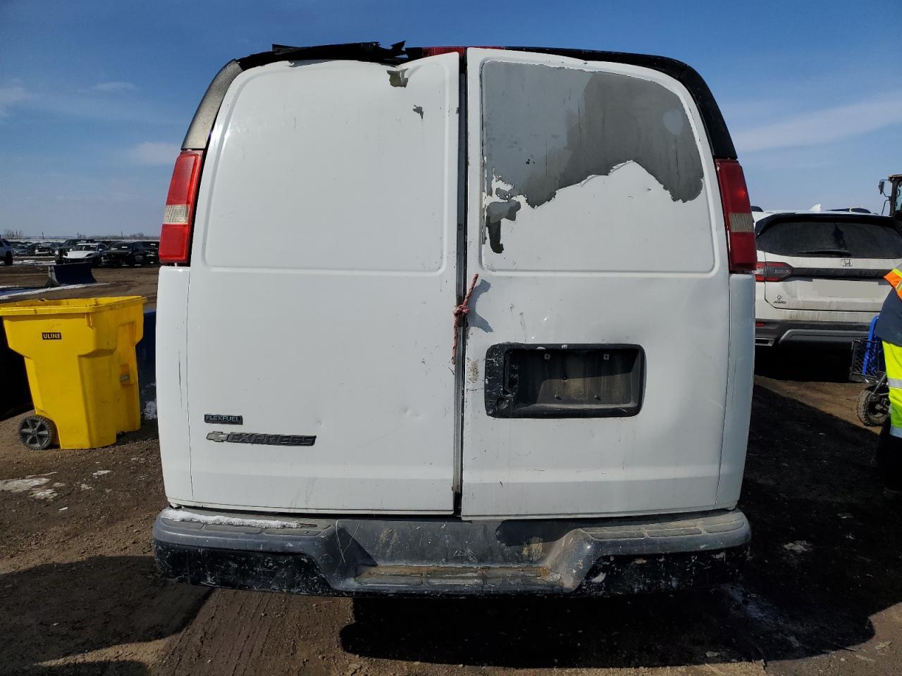 2010 Chevrolet Express - Image 6