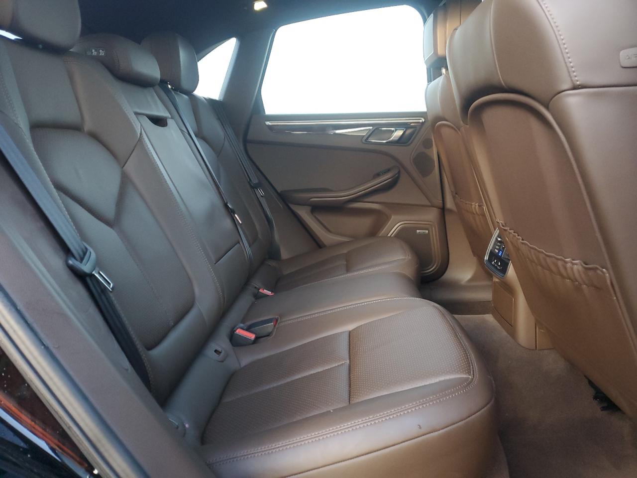 2016 Porsche Macan - Image 11