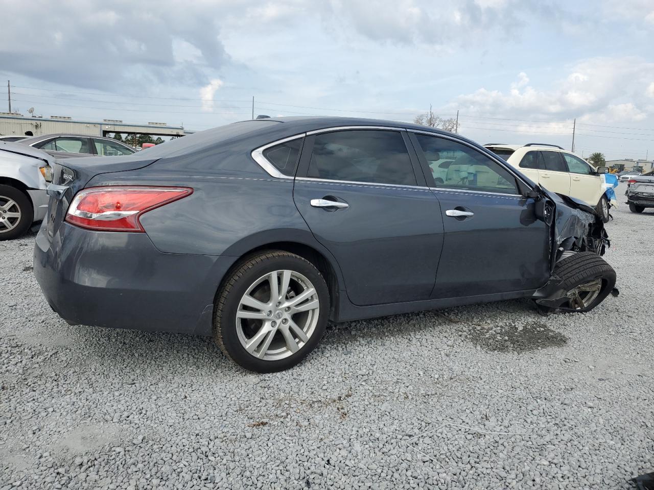 2013 Nissan Altima - Image 3