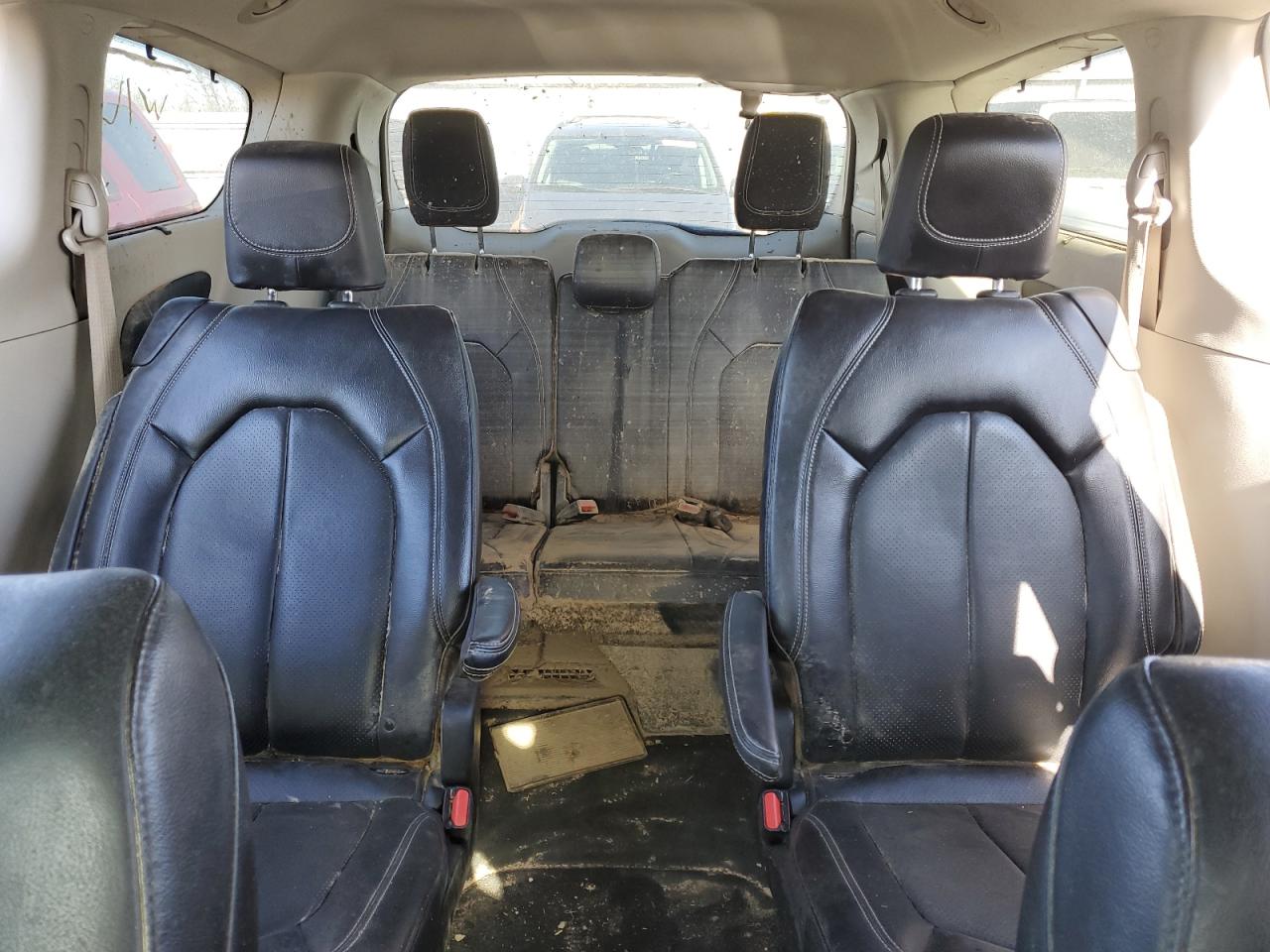 2022 Chrysler Pacifica - Image 10