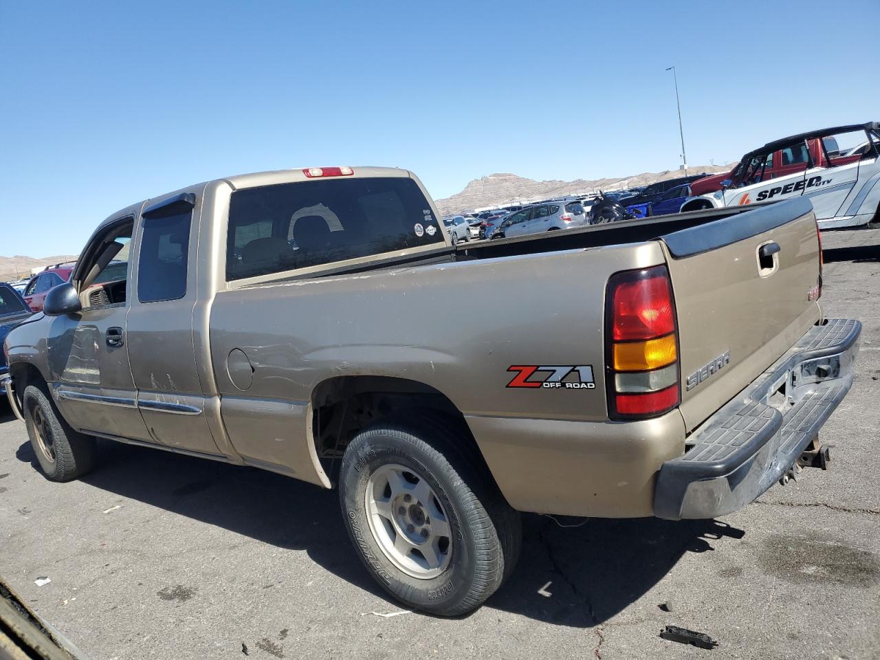 2004 GMC Sierra - Image 2