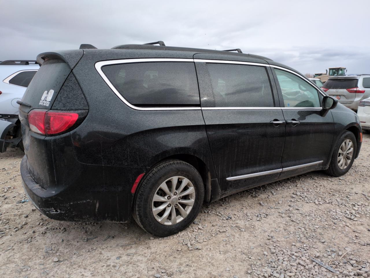 2017 Chrysler Pacifica - Image 3