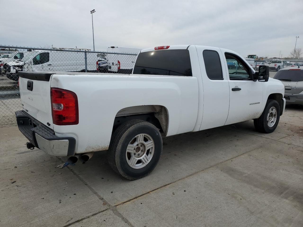 2011 Chevrolet Silverado - Image 3