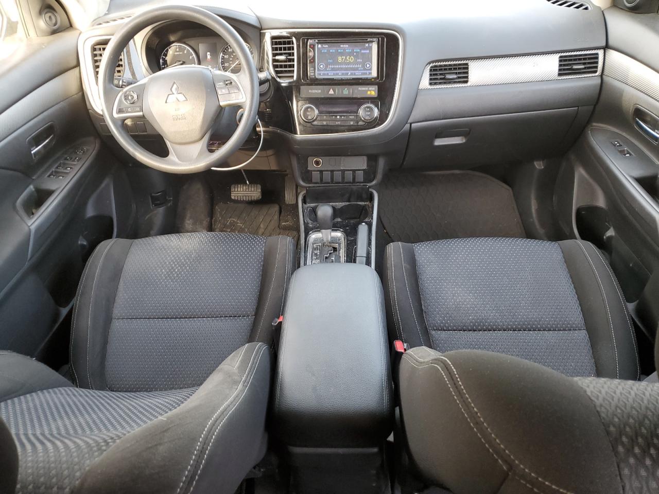 2018 Mitsubishi Outlander - Image 8