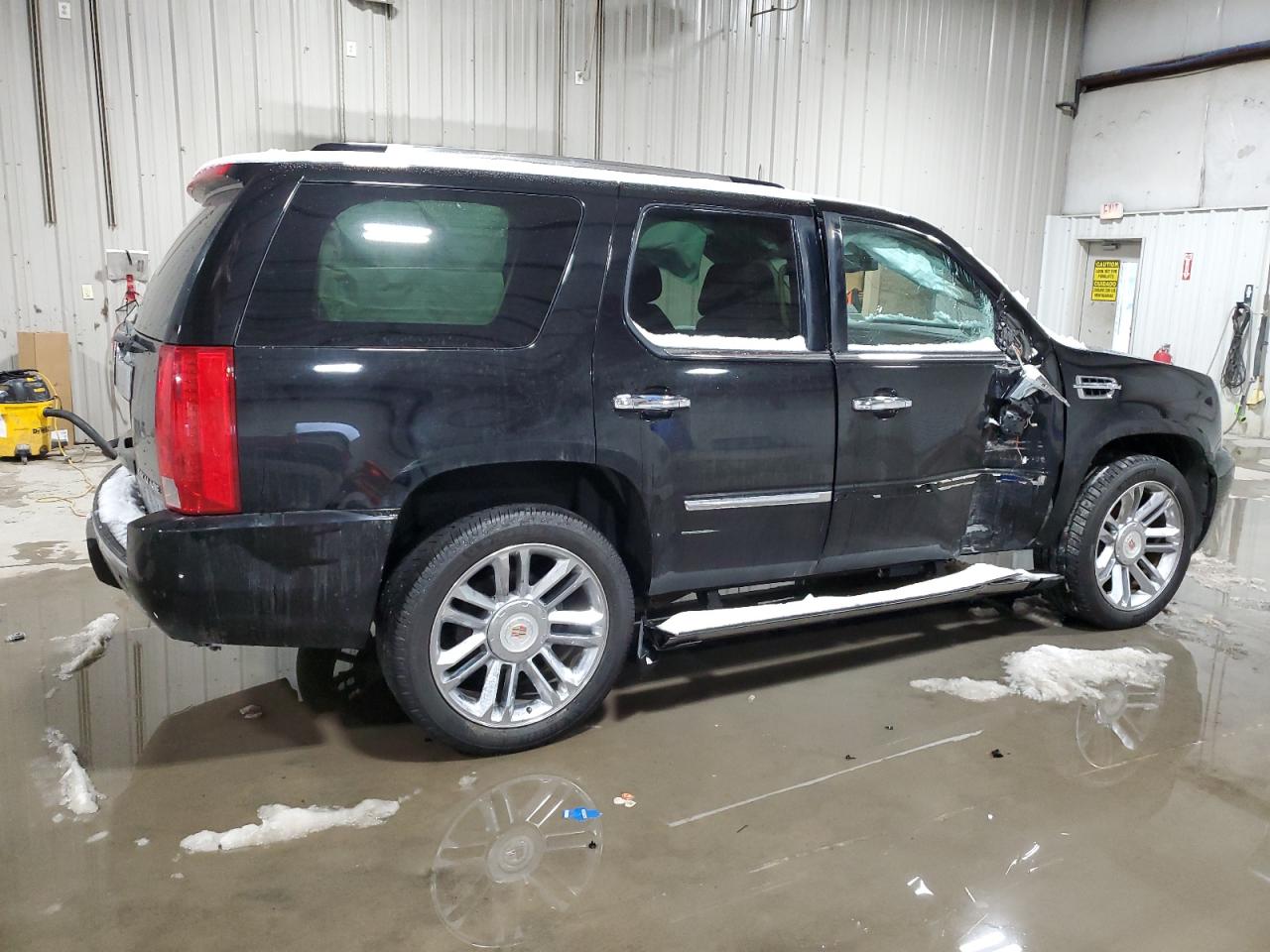 2011 Cadillac Escalade - Image 3