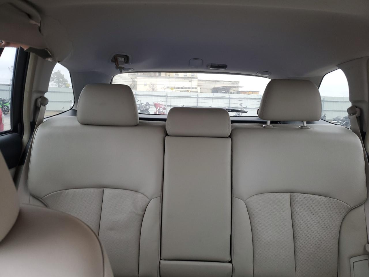 2011 Subaru Outback - Image 10