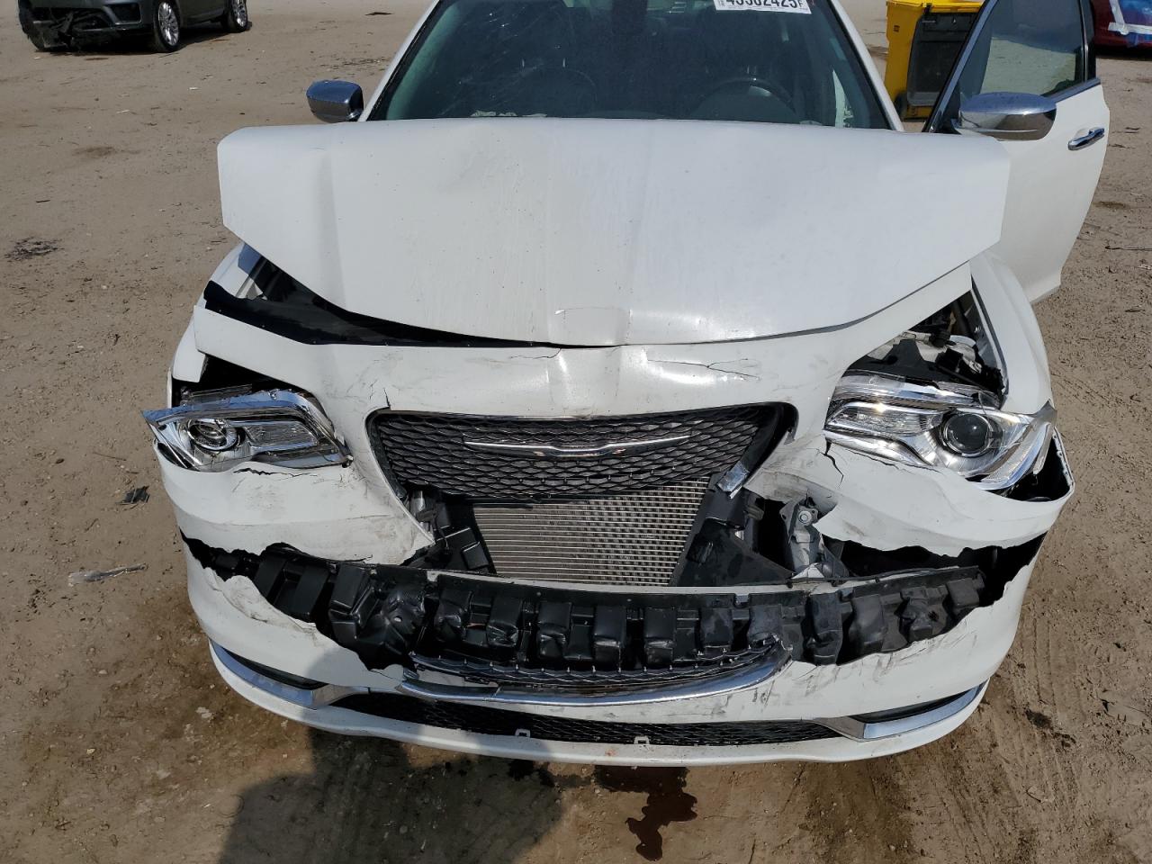 2015 Chrysler 300 - Image 12