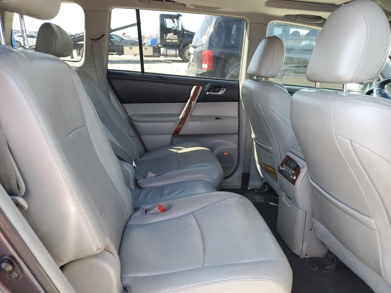 2011 Toyota Highlander - Image 11