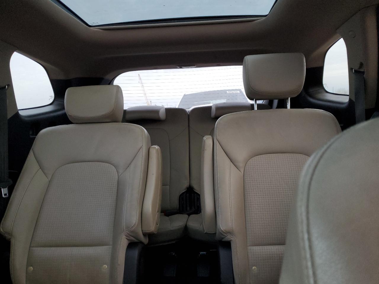 2014 Hyundai Santa Fe - Image 10
