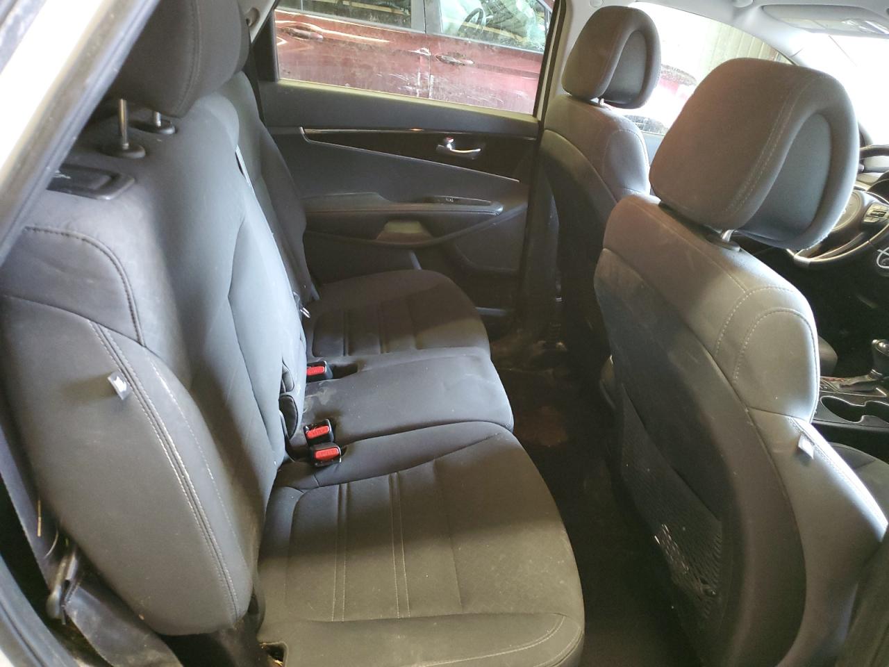 2016 Kia Sorento - Image 11