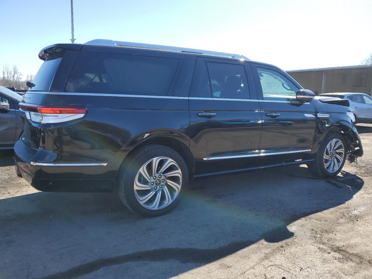 2022 Lincoln Navigator - Image 3