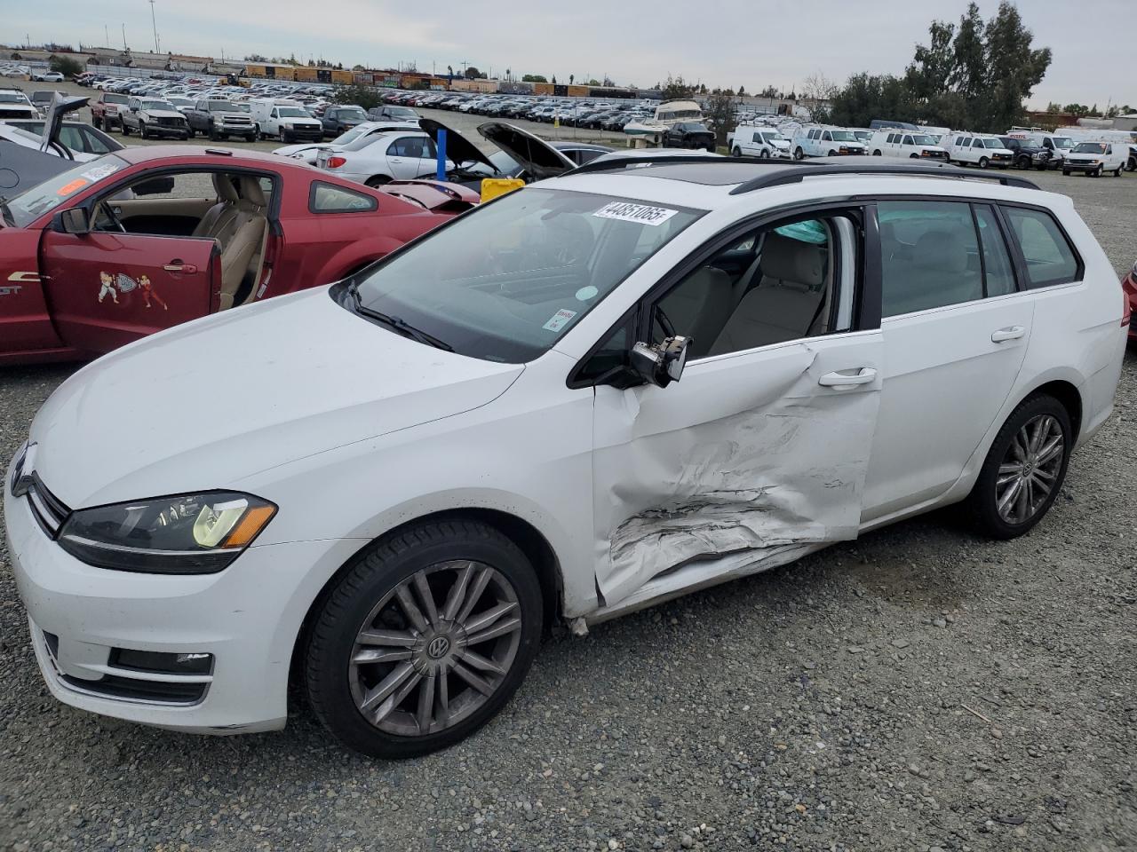 2015 Volkswagen Golf - Image 1