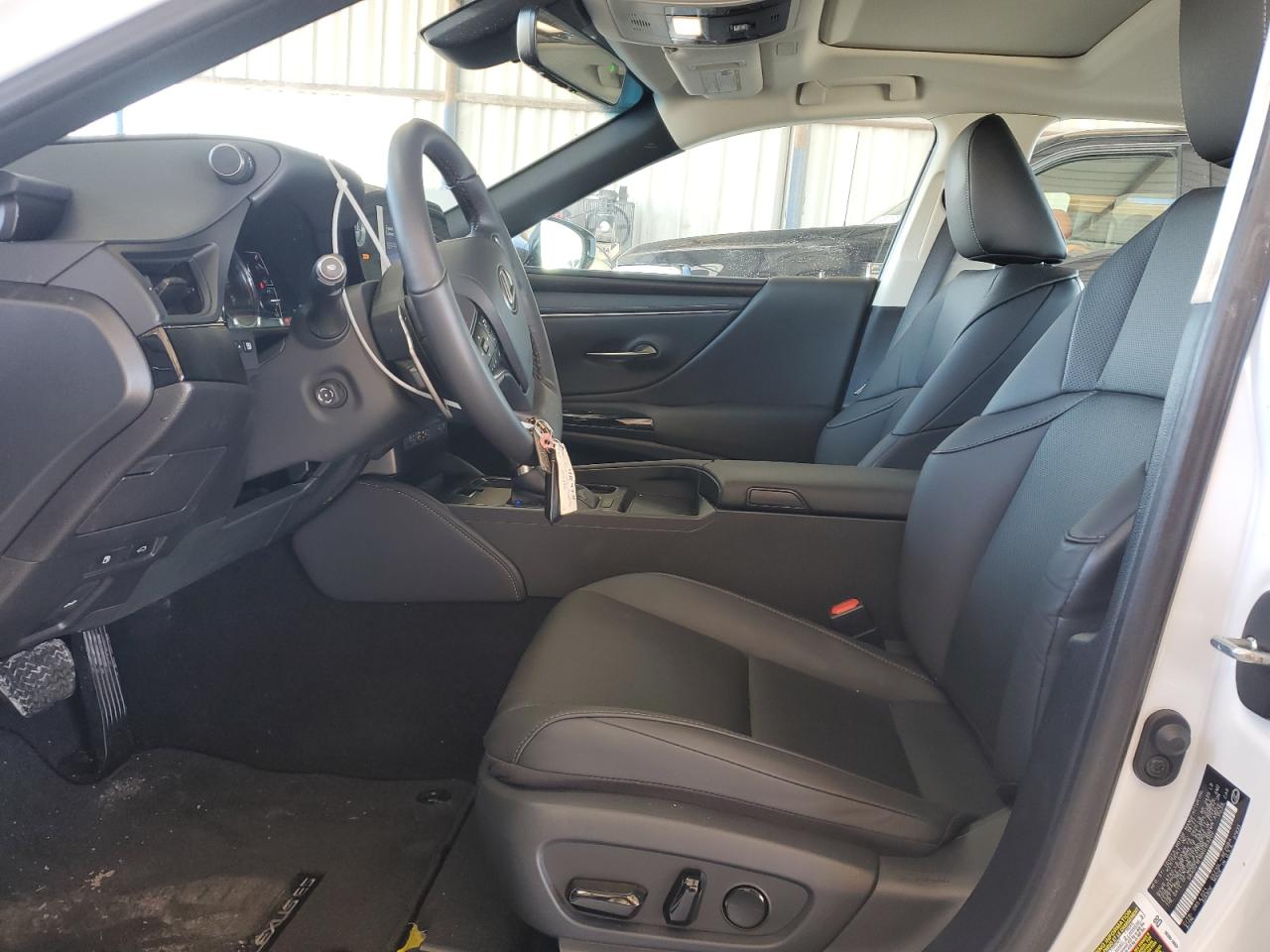 2024 Lexus ES - Image 7