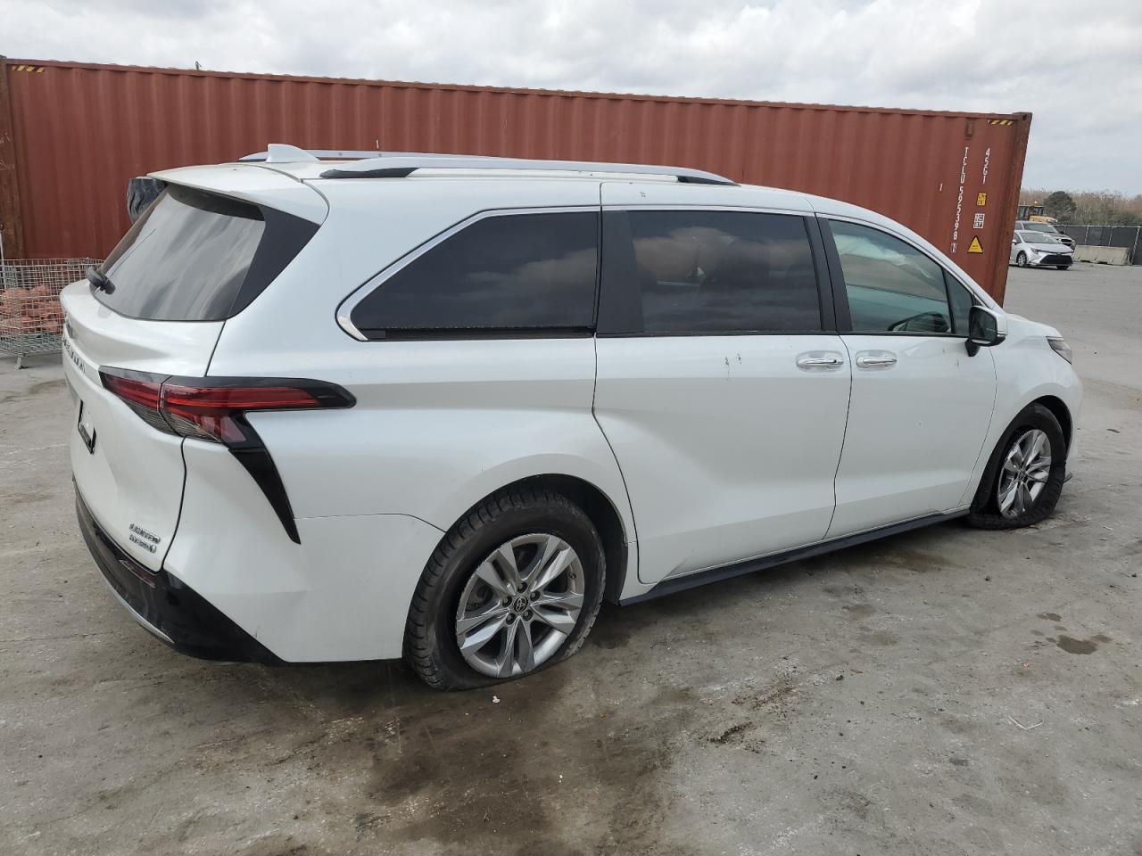 2022 Toyota Sienna - Image 3