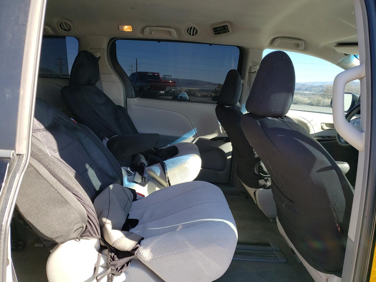 2014 Toyota Sienna - Image 12