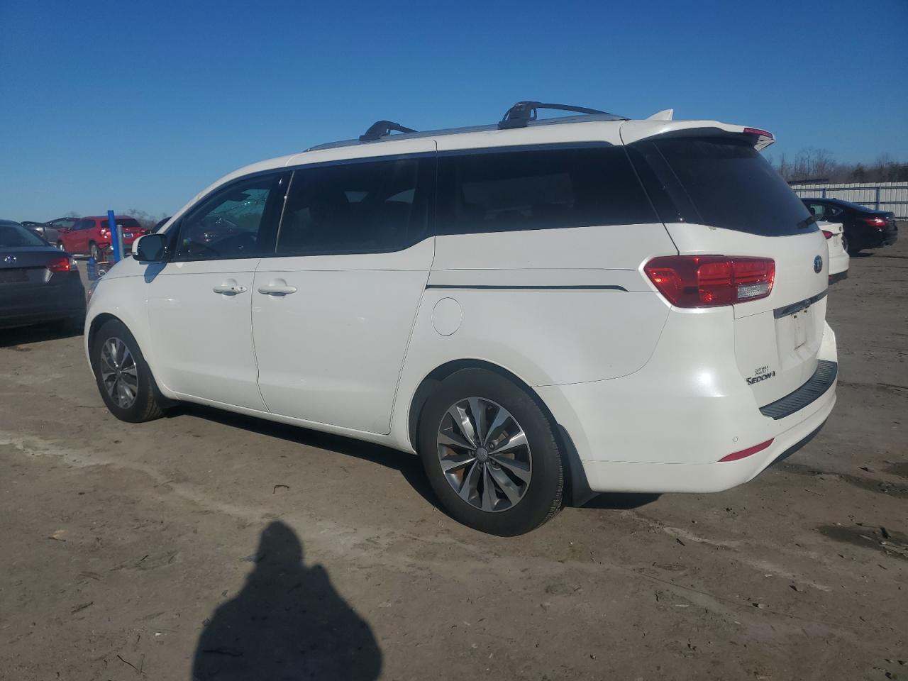 2016 Kia Sedona - Image 2