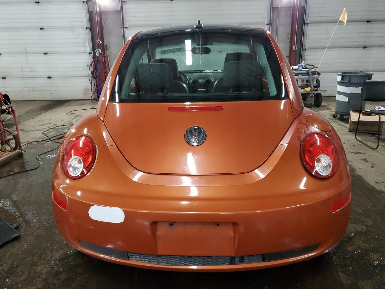 2010 Volkswagen Beetle - Image 6