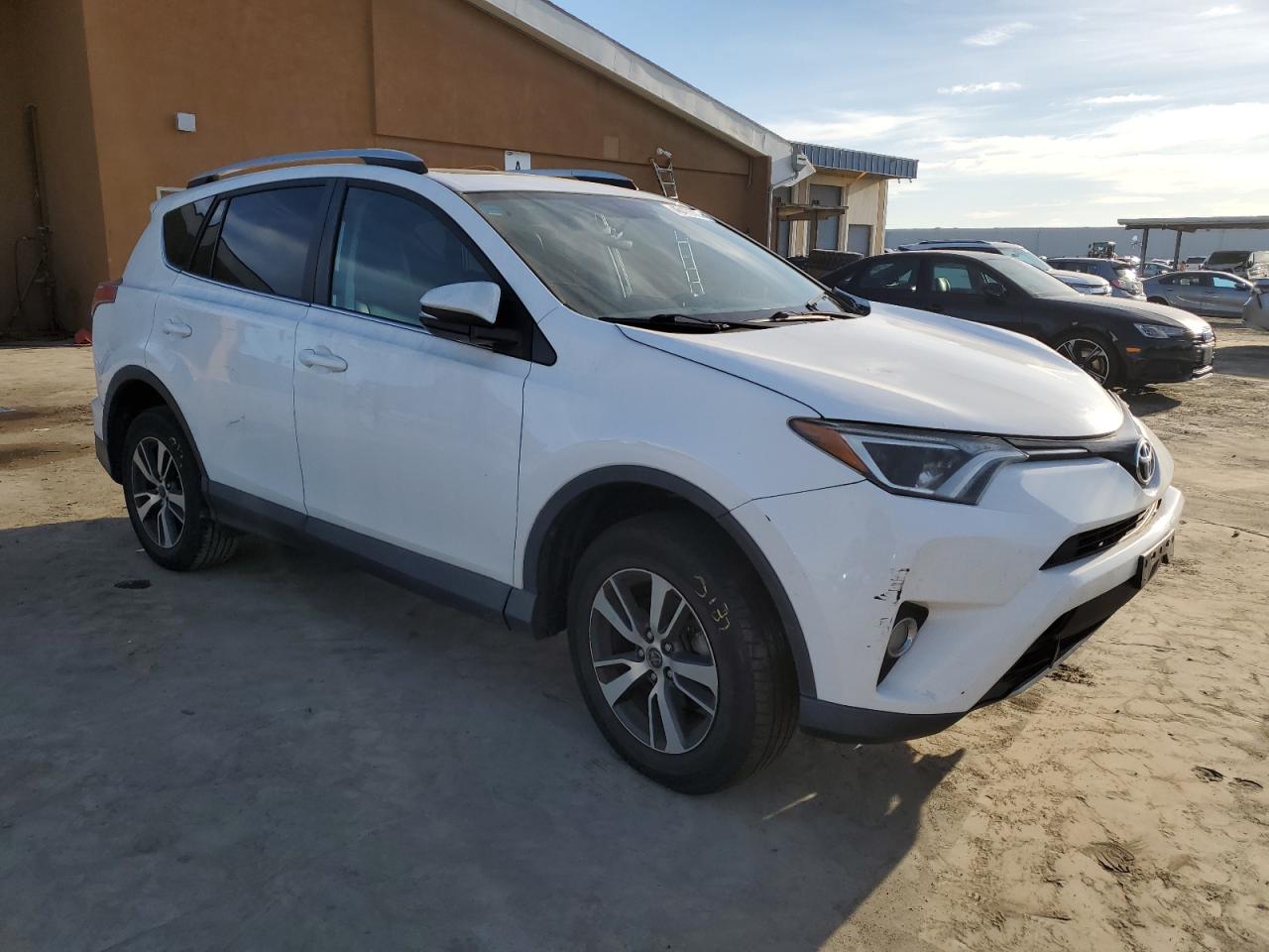 2016 Toyota RAV 4 - Image 4