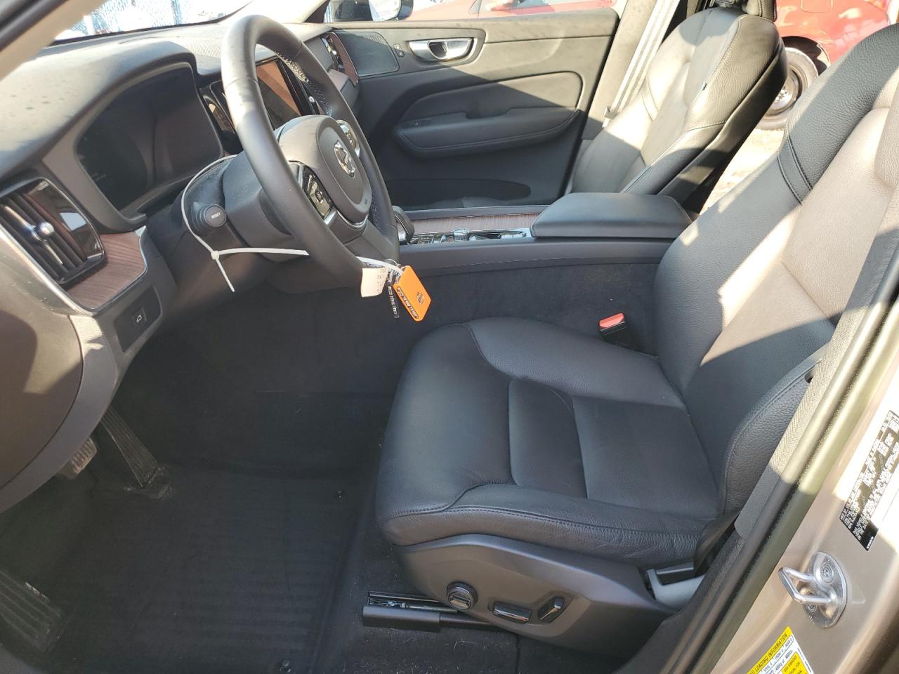 2023 Volvo XC60 - Image 7