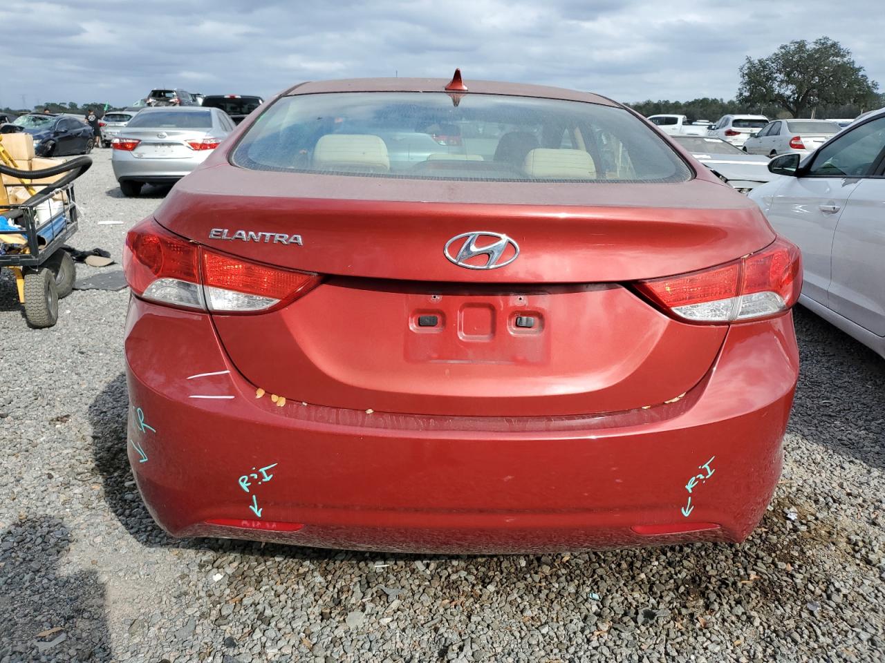 2013 Hyundai Elantra - Image 6