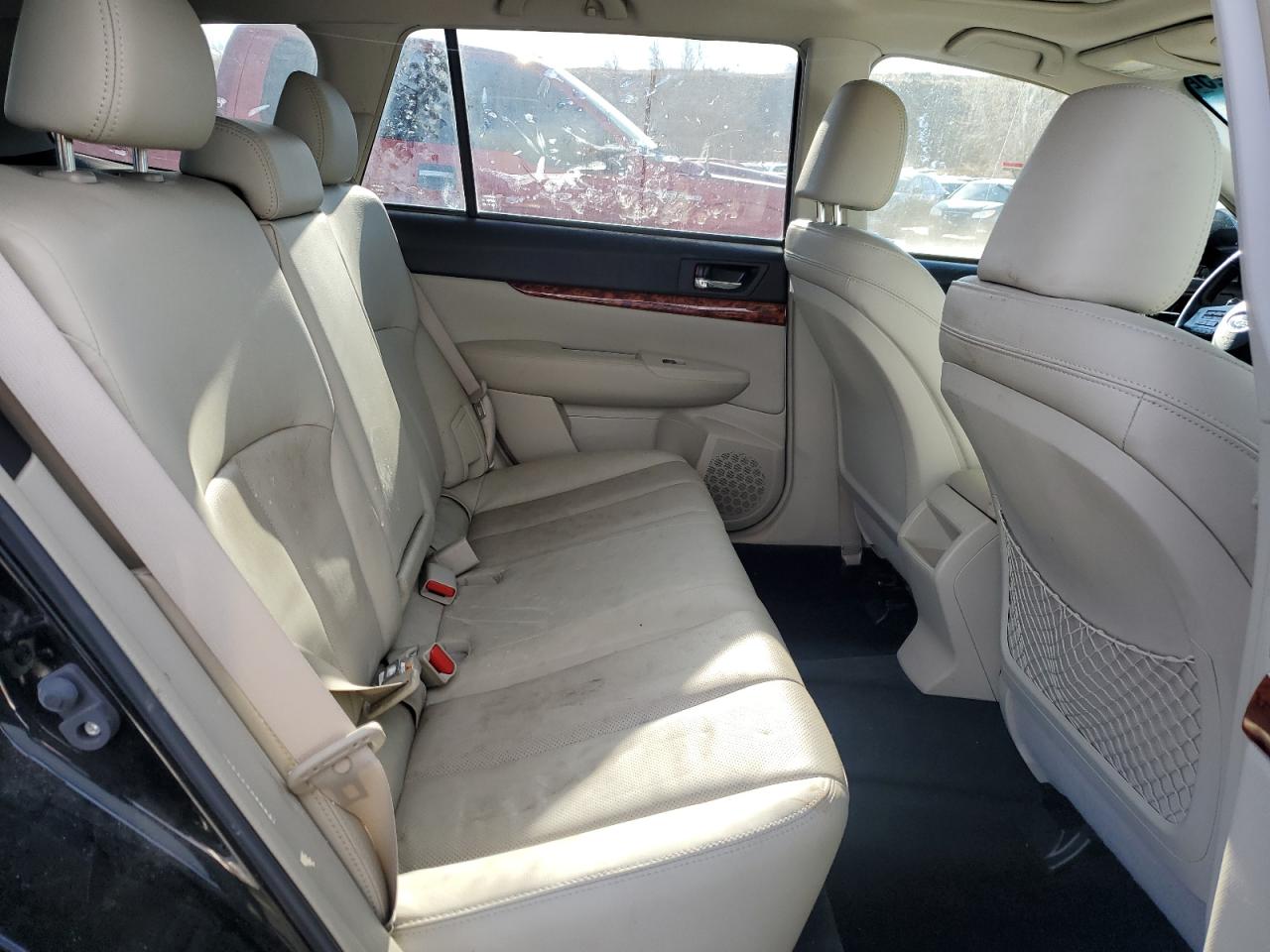 2011 Subaru Outback - Image 11