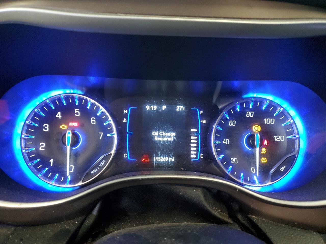 2020 Chrysler Voyager - Image 9