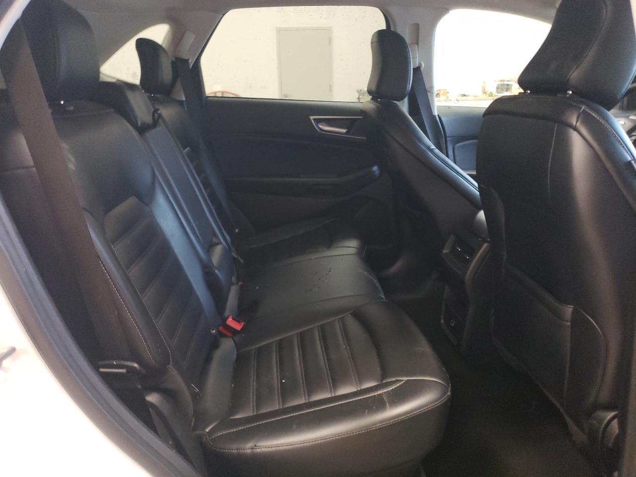 2022 Ford Edge - Image 11