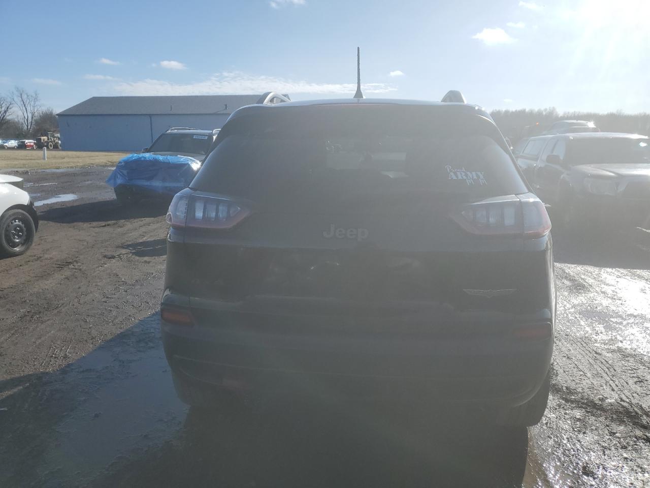 2020 Jeep Cherokee - Image 6