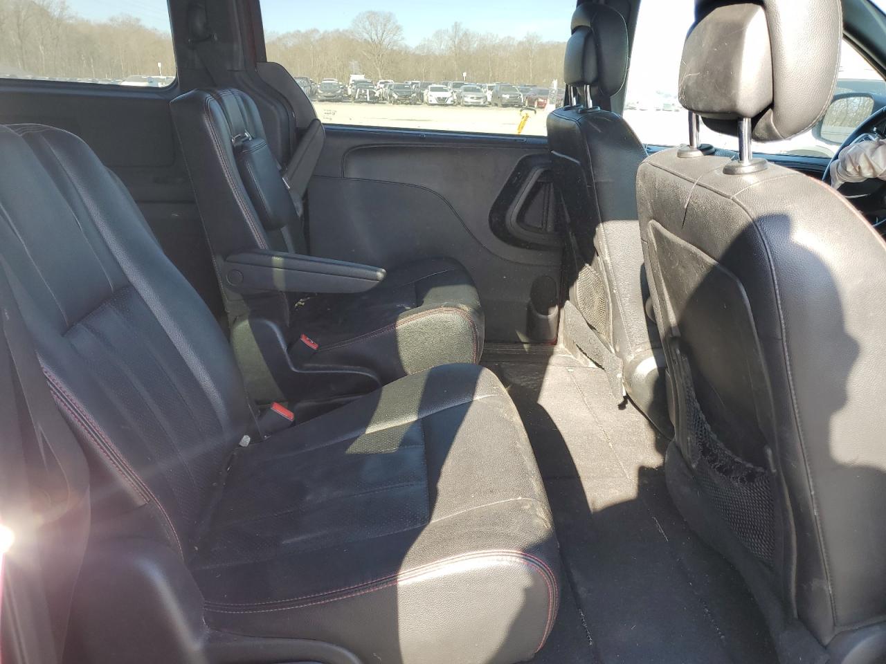 2018 Dodge Caravan - Image 12