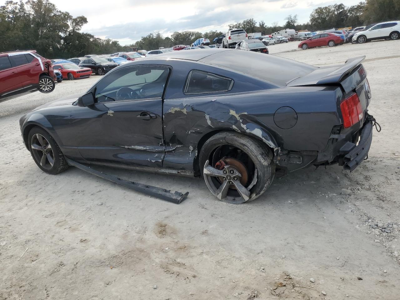 2005 Ford Mustang - Image 2