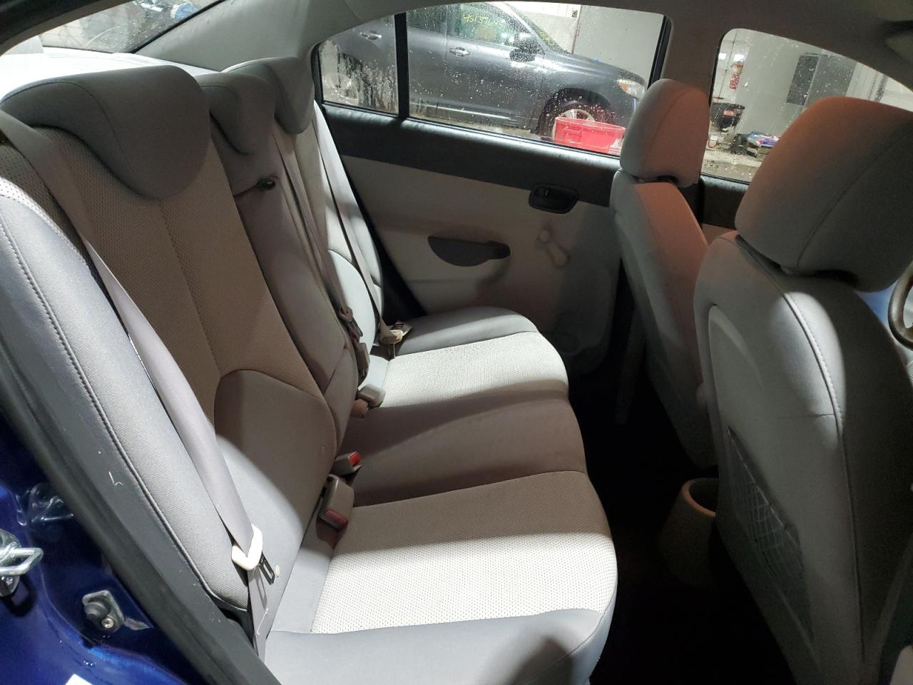 2010 Hyundai Accent - Image 10