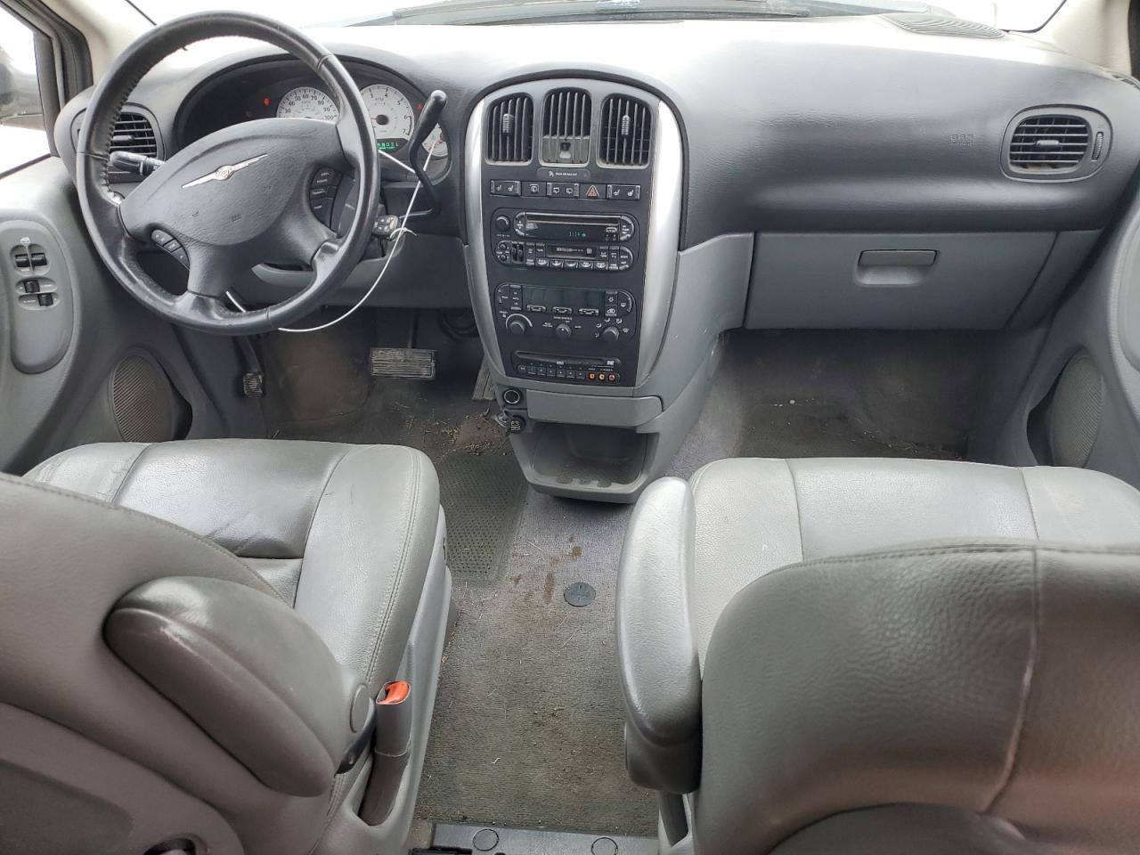 2007 Chrysler Town & Country - Image 8