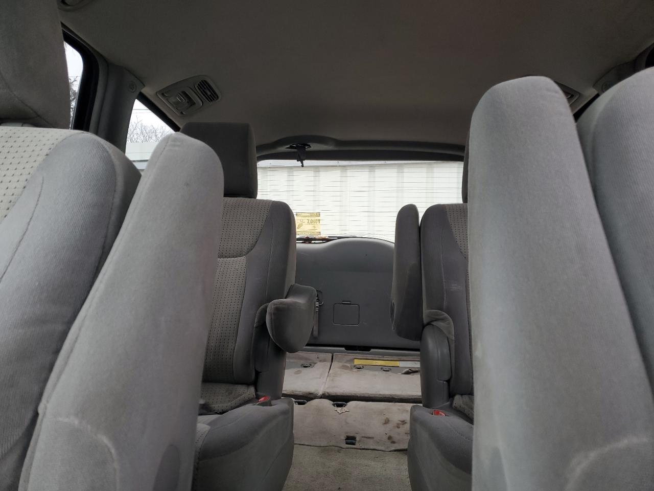2009 Toyota Sienna - Image 10