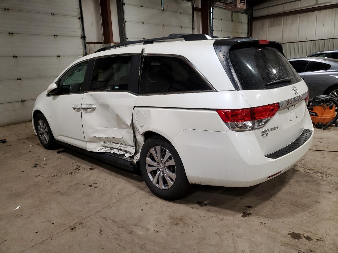 2016 Honda Odyssey - Image 2