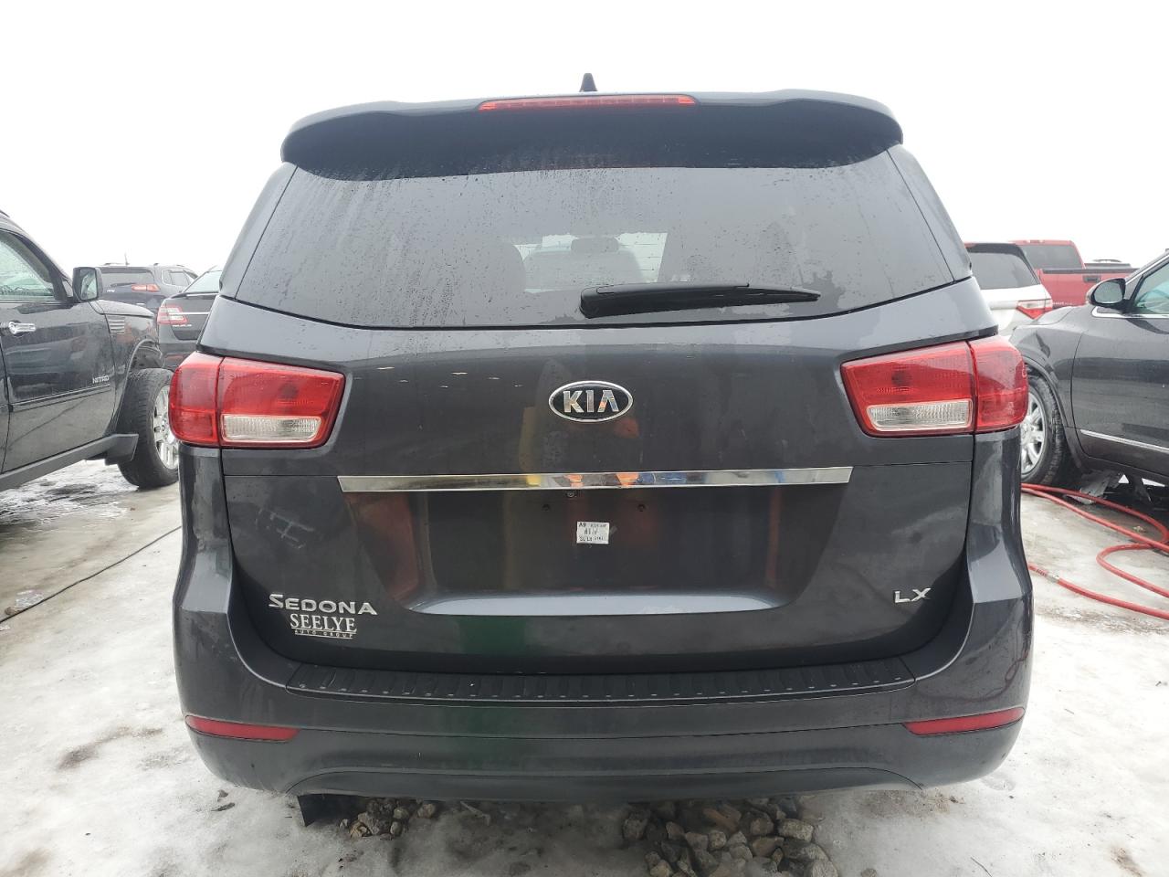 2017 Kia Sedona - Image 6