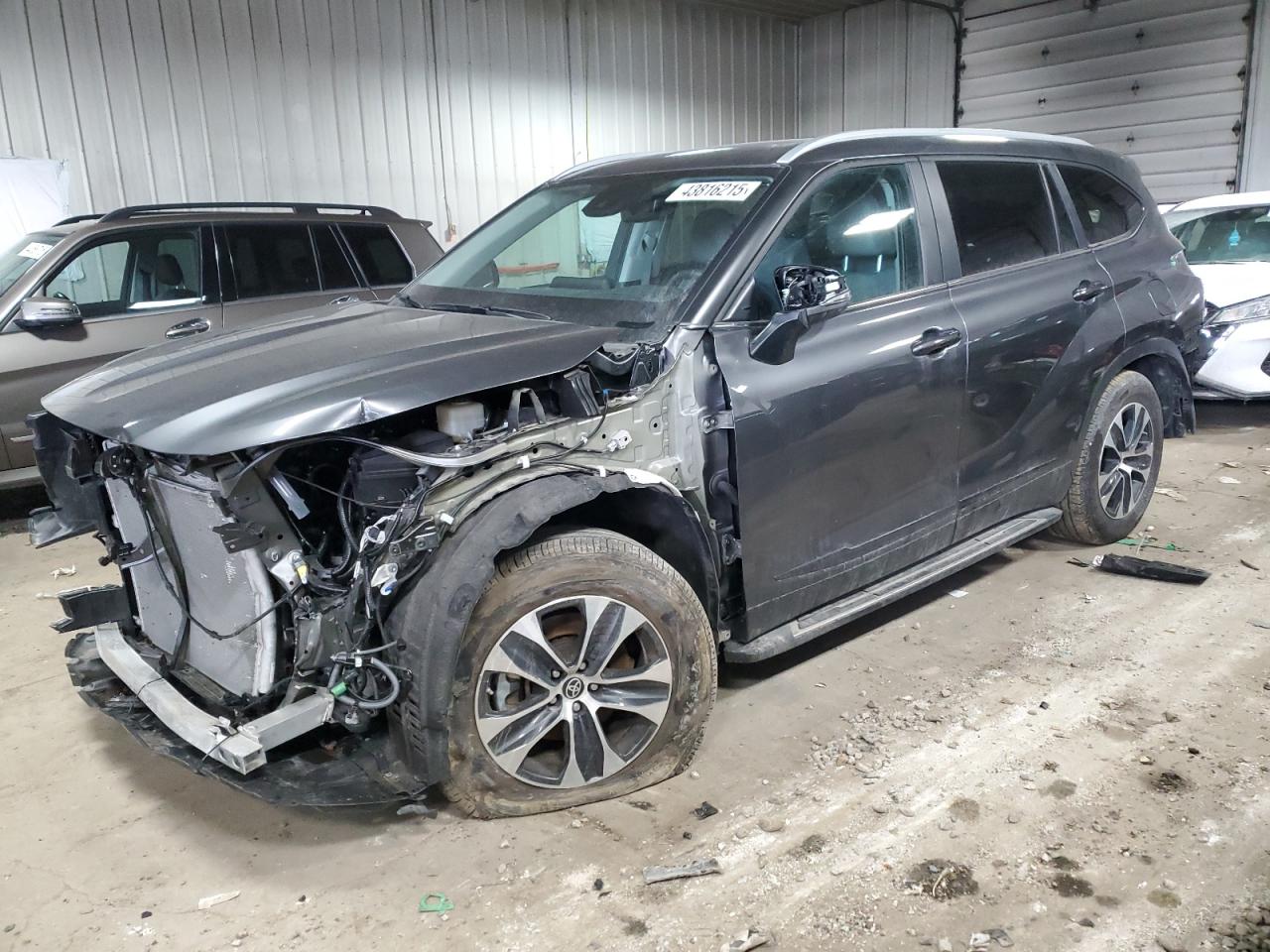 2024 Toyota Highlander - Image 1