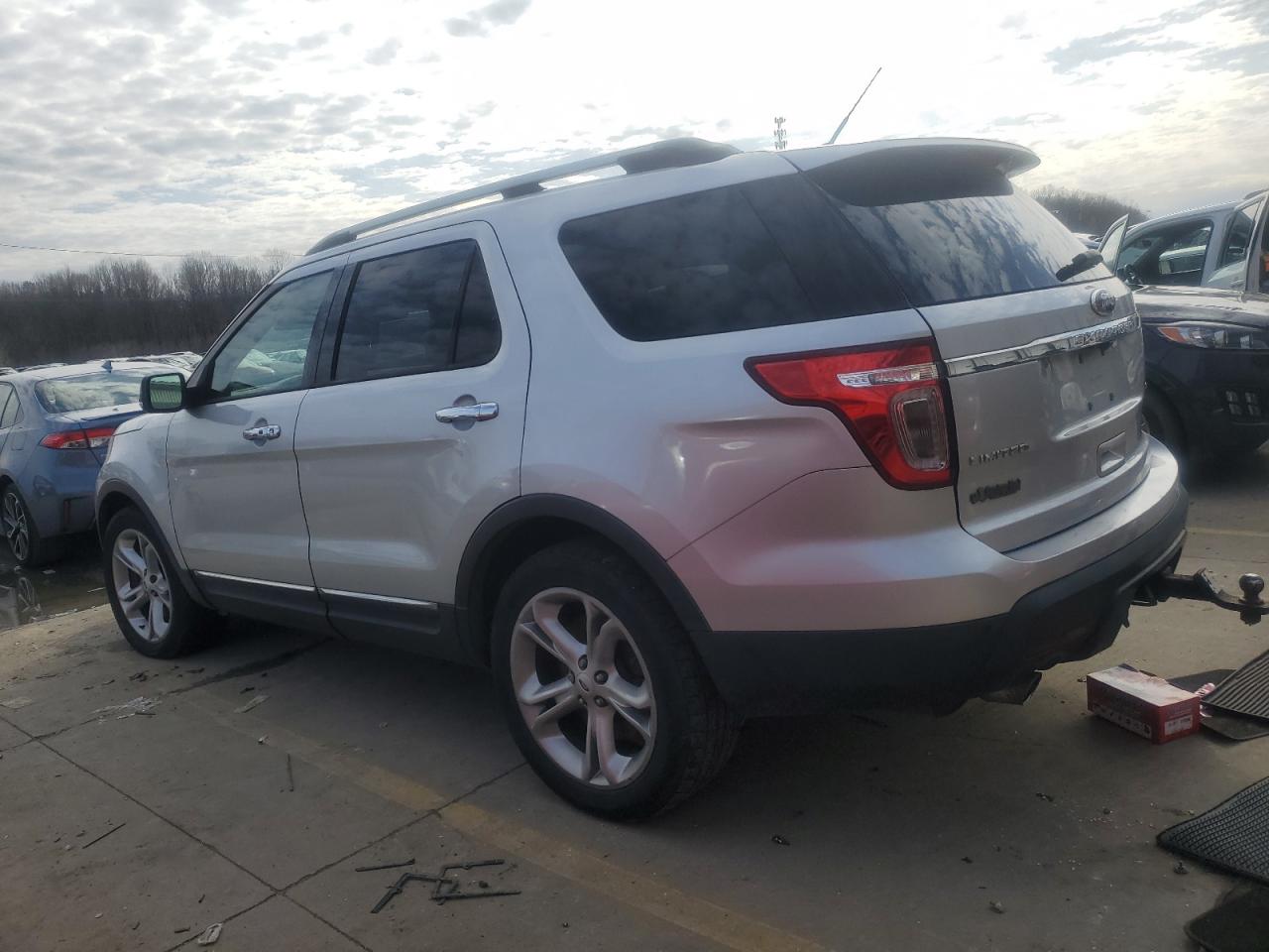 2015 Ford Explorer - Image 2