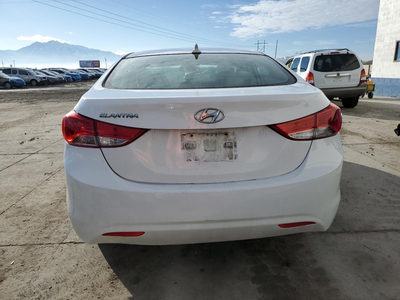 2013 Hyundai Elantra - Image 6