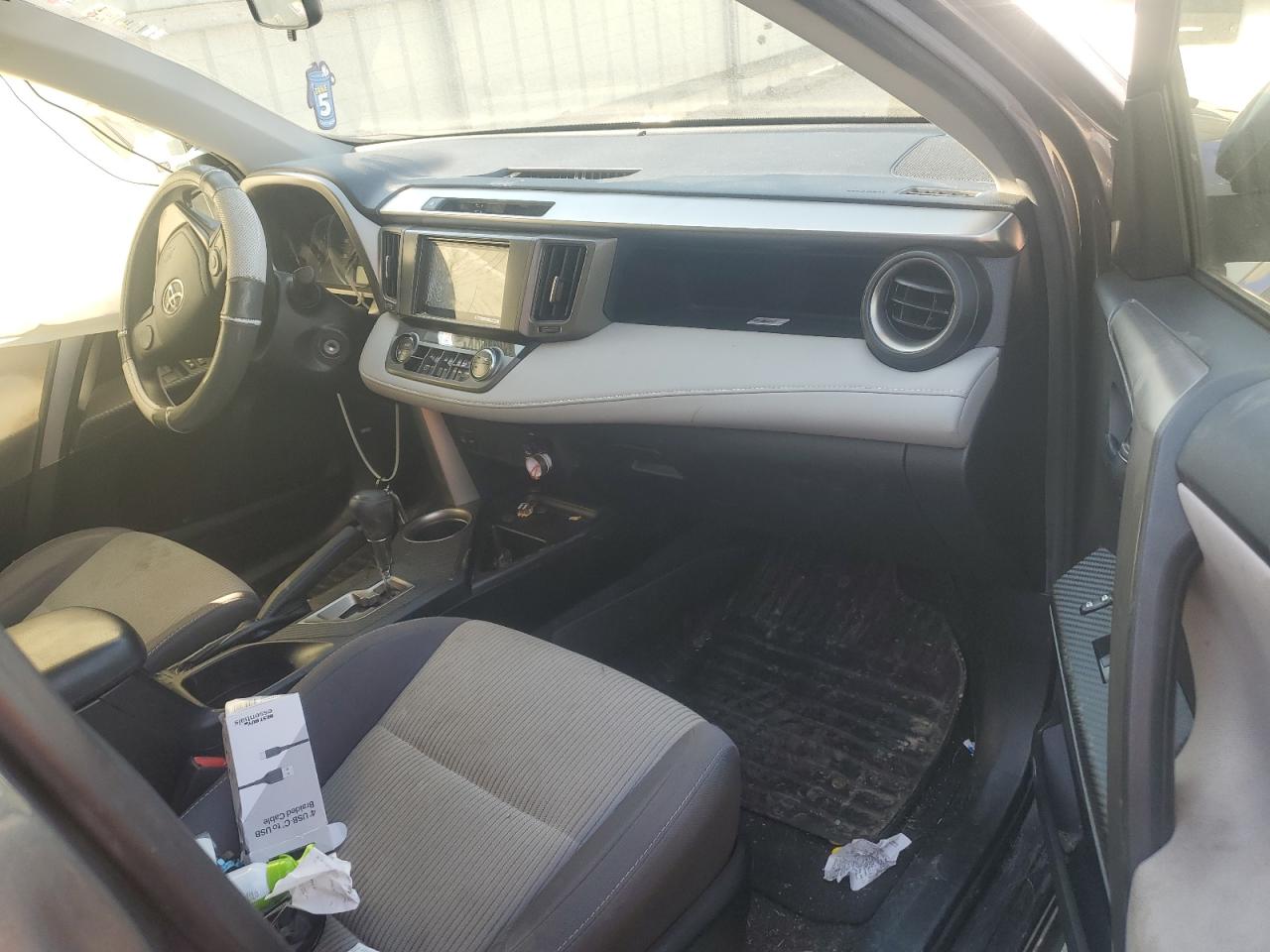 2015 Toyota RAV 4 - Image 8