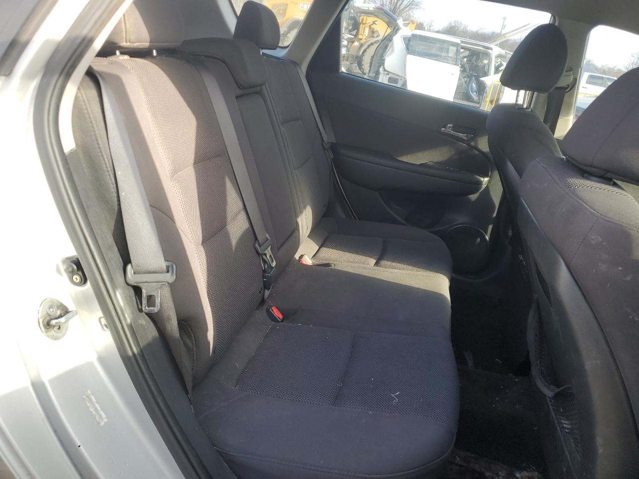 2011 Hyundai Elantra - Image 10