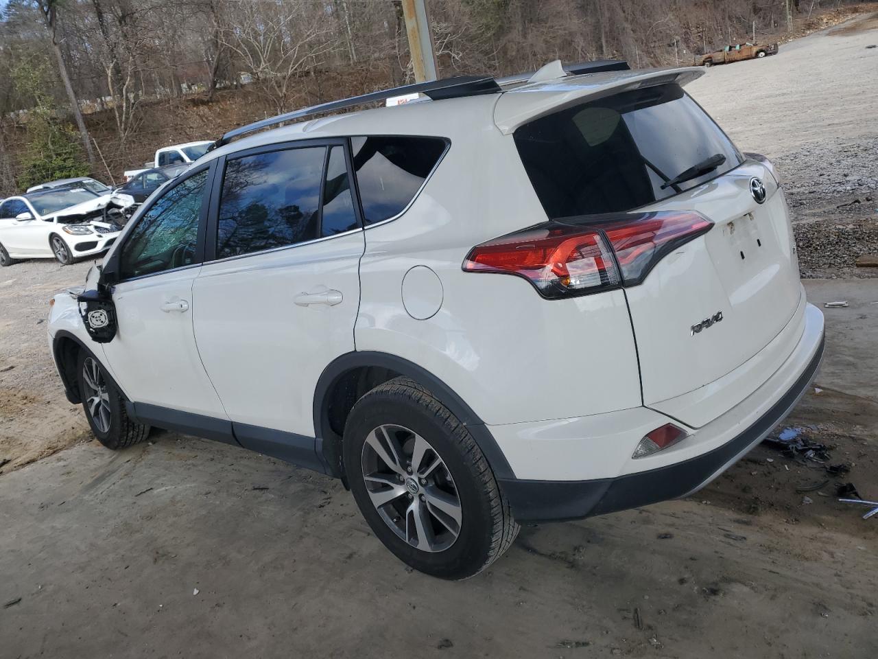 2017 Toyota RAV 4 - Image 2