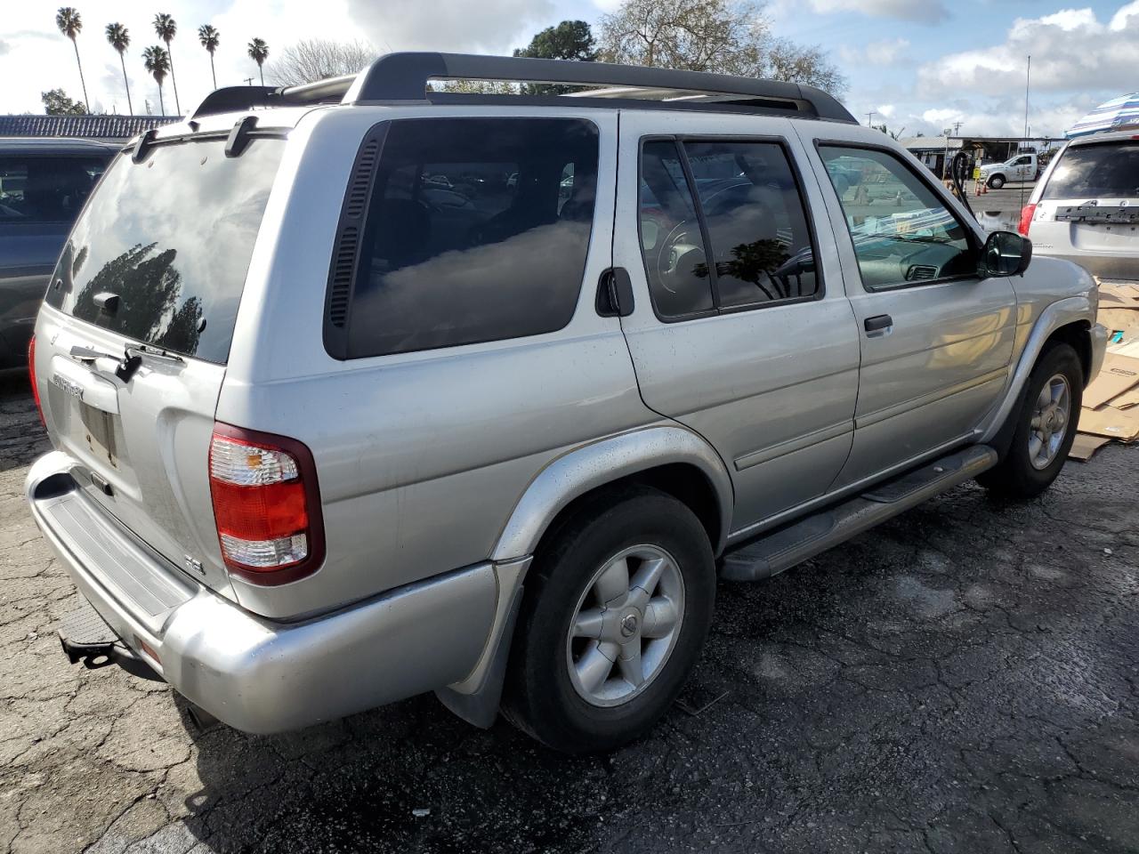 2002 Nissan Pathfinder - Image 3