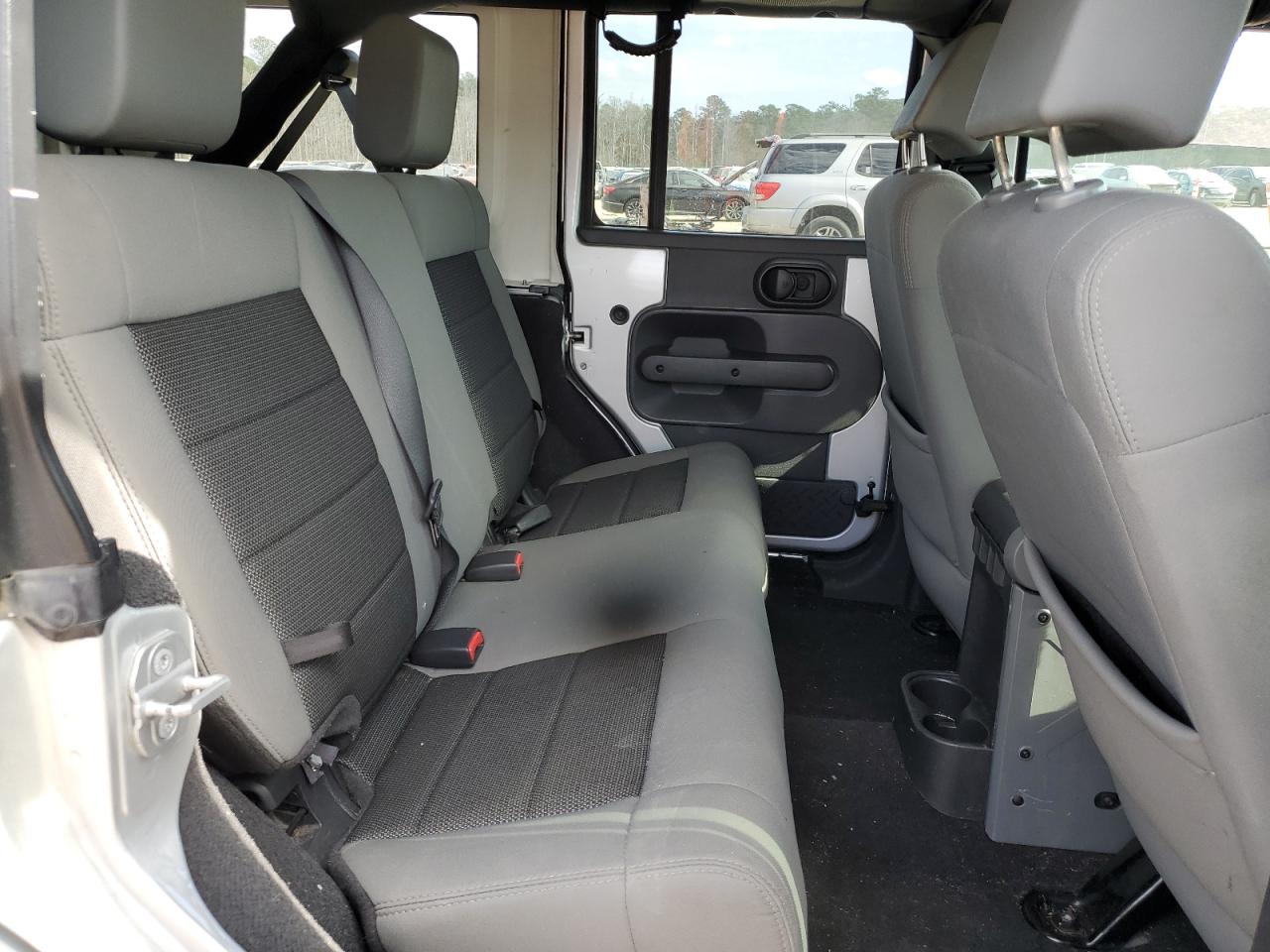 2010 Jeep Wrangler - Image 11