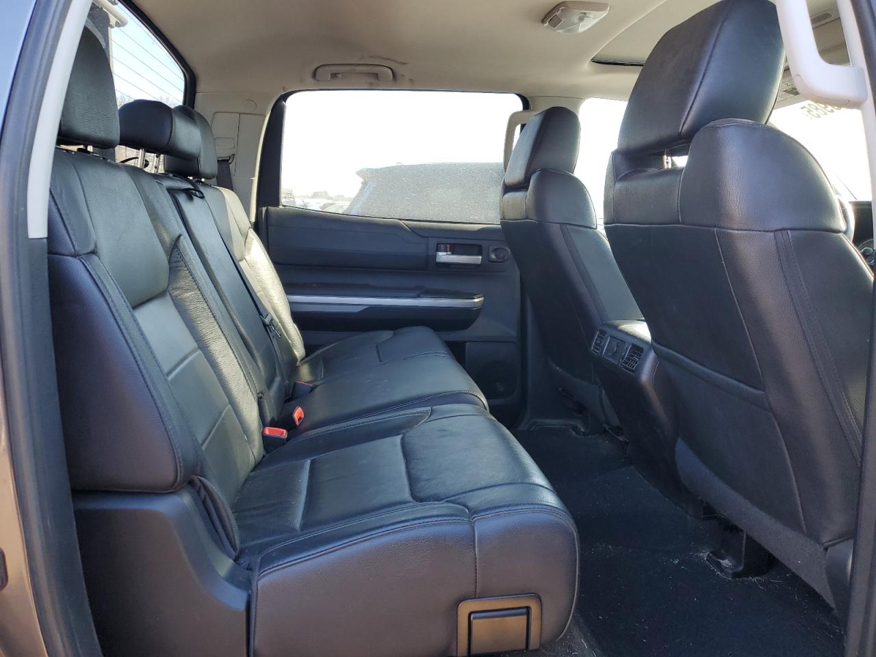 2015 Toyota Tundra - Image 10