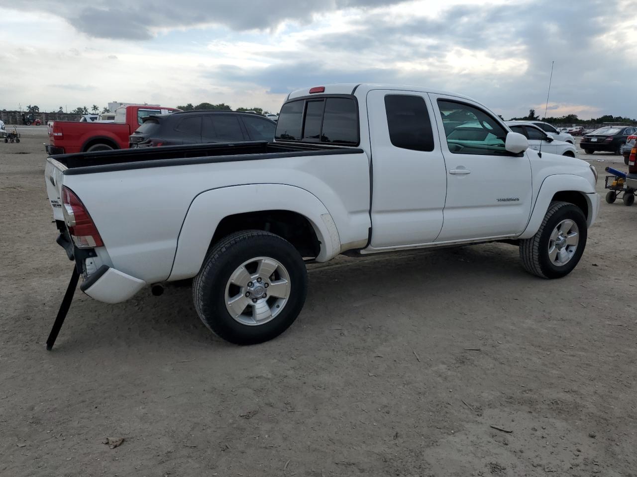 2010 Toyota Tacoma - Image 3