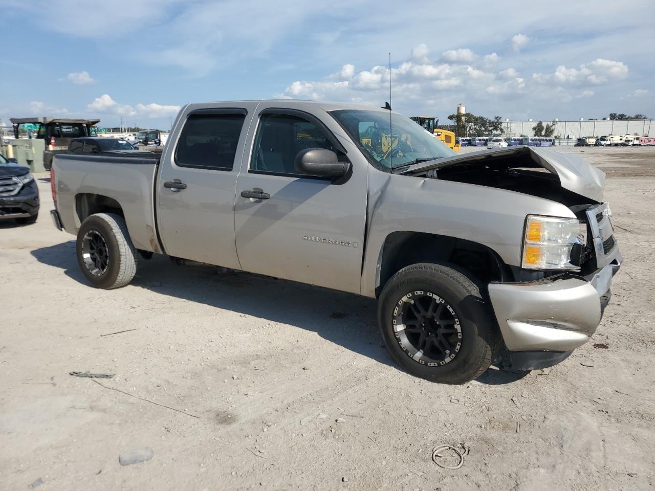2009 Chevrolet Silverado - Image 4