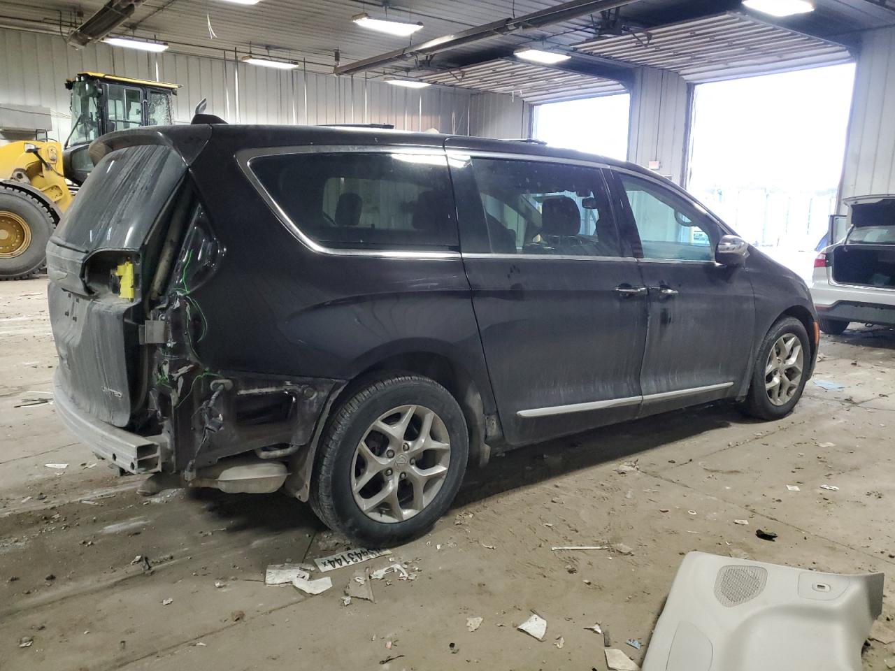 2017 Chrysler Pacifica - Image 3