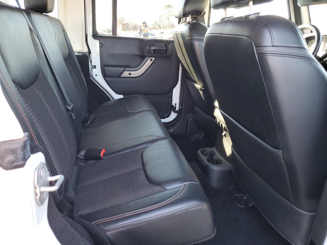 2016 Jeep Wrangler - Image 11